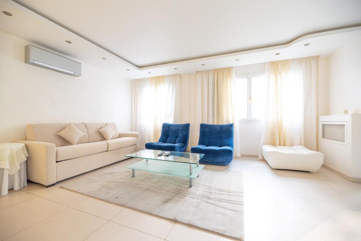 Spacious 3br Canal Saint Martin Parijs