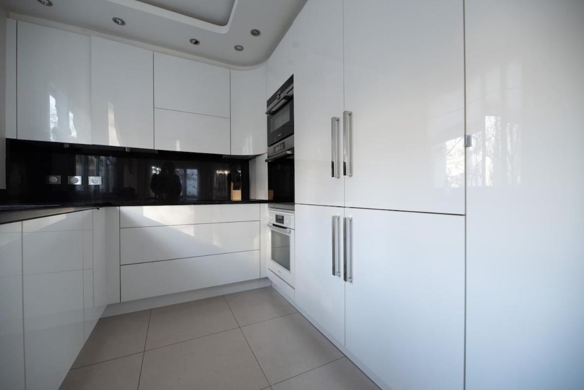 Spacious 3br Canal Saint Martin * Parijs