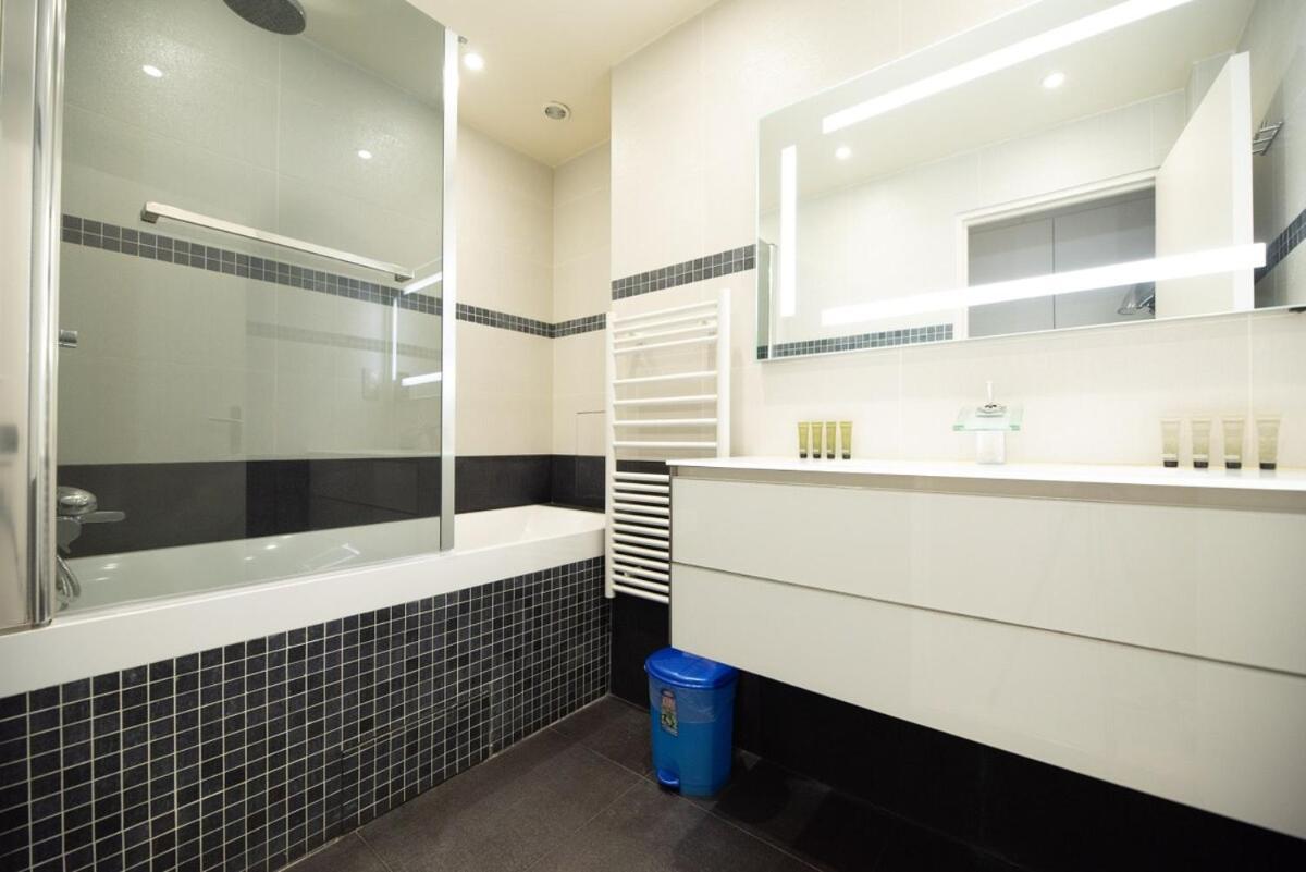 Spacious 3br Canal Saint Martin * Parijs